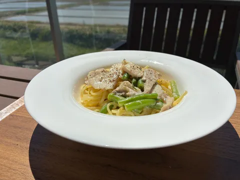 テラスランチの主役は君さ