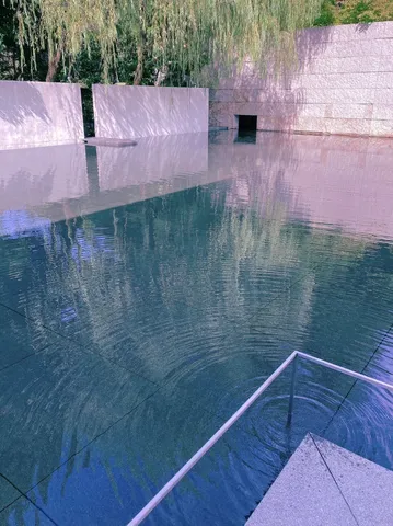 静寂の水面と幾何学