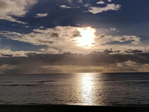 空と海、光のコントラスト
