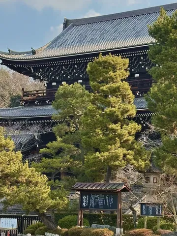 青空に映える日本の建築美