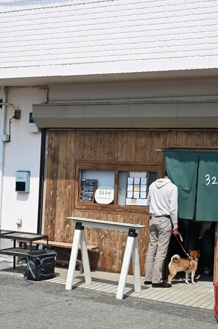 柴犬とジェラート店