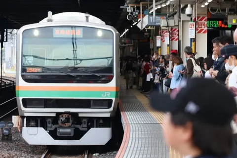 日常の一コマ、駅の喧騒と列車の静寂