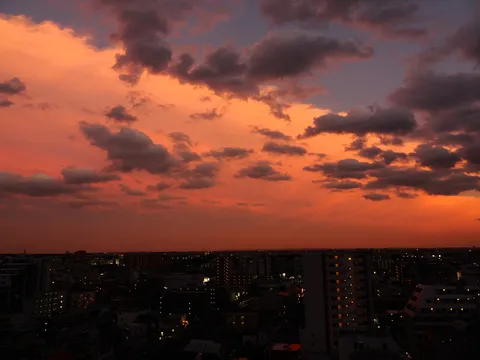 夕焼けと街の影絵