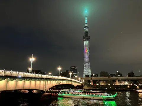 輝くスカイツリーと水上散歩