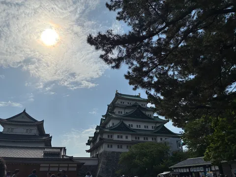 太陽と歴史的建造物の調和