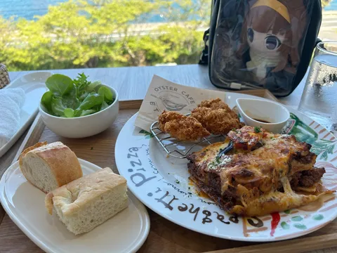 海辺のカフェでご馳走！