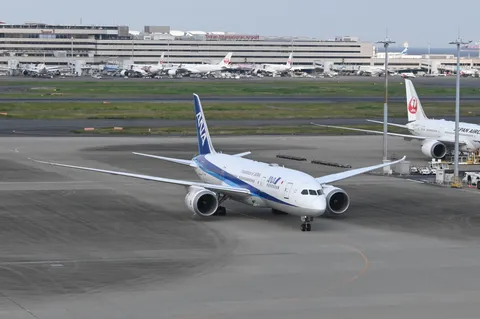 空港の日常、動き出す翼