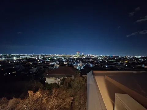 夜景に溶け込む街の灯り