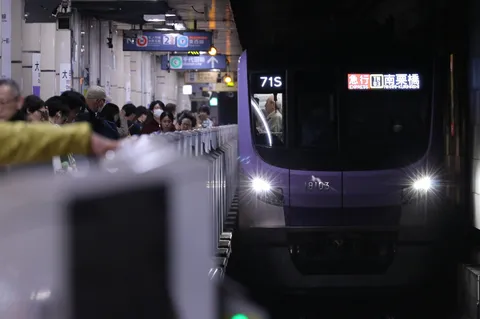 地下鉄の夜、旅立ちの瞬間