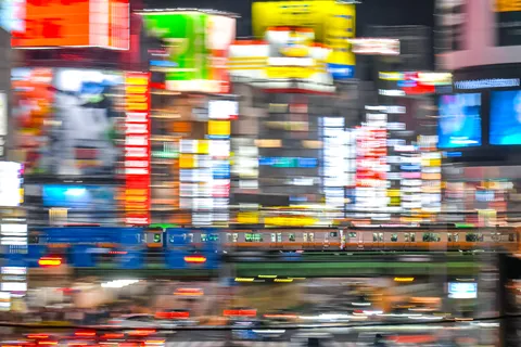 都会の夜、時空が歪んだ？
