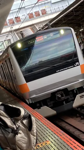 旅立ちを告げる、電車の顔