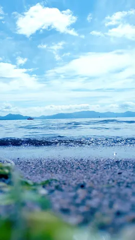 空と湖の境界線