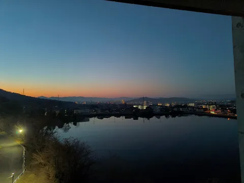 移ろう空と街の灯り
