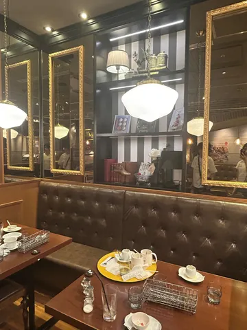 カフェの余韻、アンティークな空間