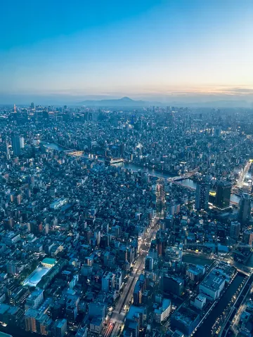 夕暮れの都市風景