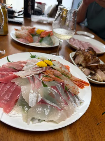 豪快！新鮮お刺身と焼き鳥のごちそう