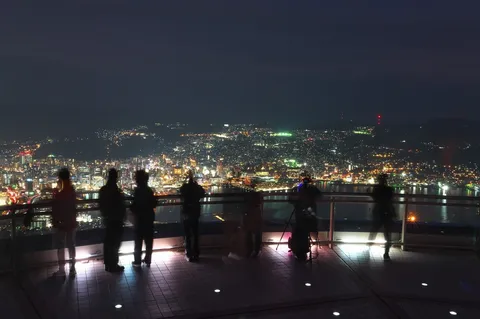 光の海を見下ろす夜