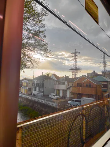 窓越しの日常風景
