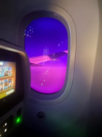 空飛ぶバルーンの幻想的な旅