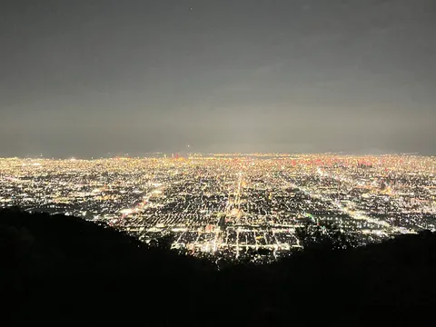 夜景が広がる街の灯り