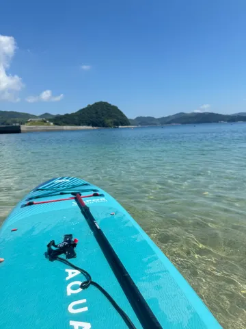 水面とパドルの青い世界