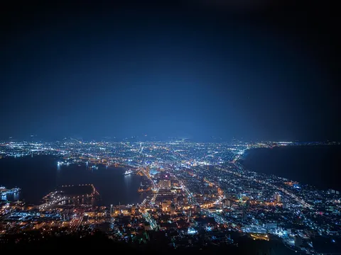 煌めく夜景、息をのむ光の絨毯