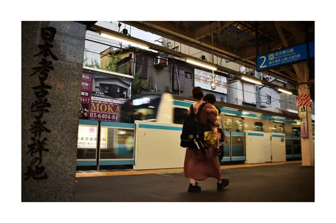 電車待ちの日常、一瞬の記録