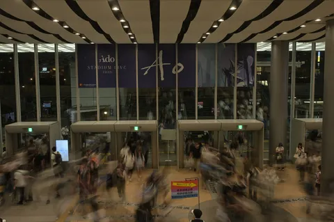 人の波、時空を超える。
