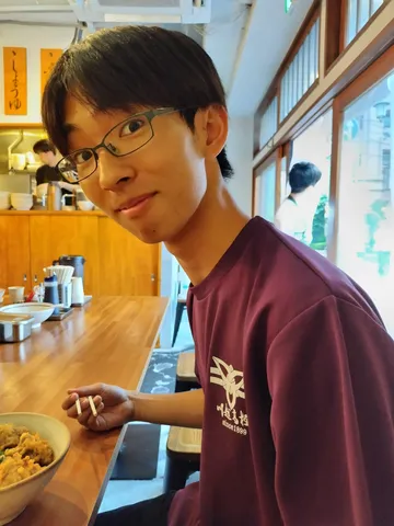 カツ丼と私、そして窓の外。