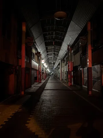 路地裏の静かな夜