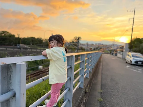 夕焼けに挑む小さな監督