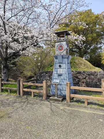時を刻む、桜の時計台