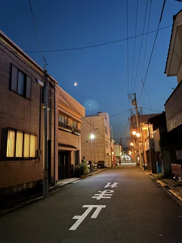 静寂が包む、夜の街角