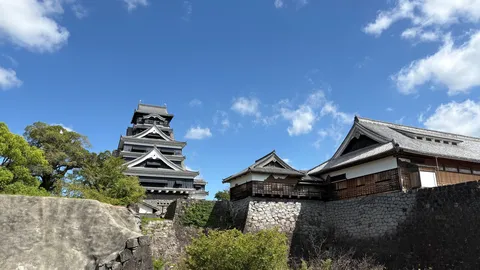 時を越える城の影
