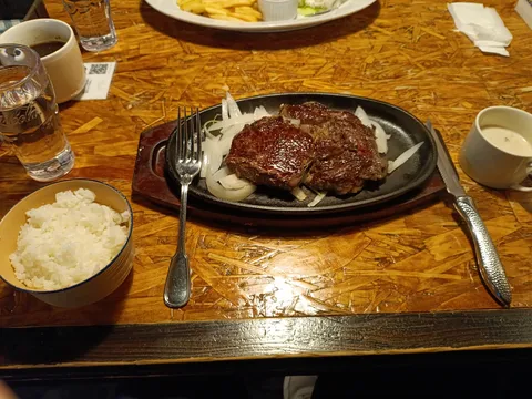 鉄板ステーキと白米