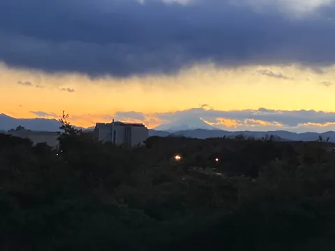 茜空に浮かぶ富士山