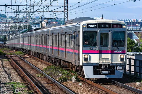 快晴のレールを走るKeio線