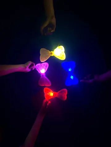 夜の光るリボンの輪