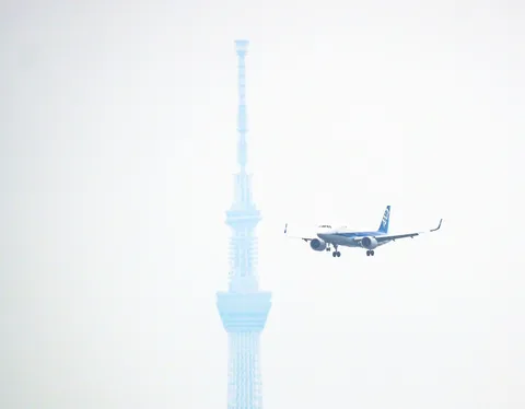 空飛ぶ空と空と