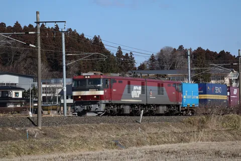 冬晴れの貨物列車