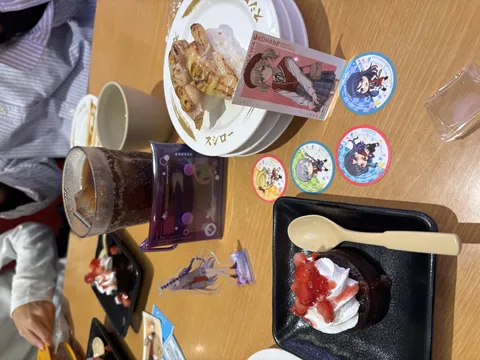 推しとデザートに囲まれて