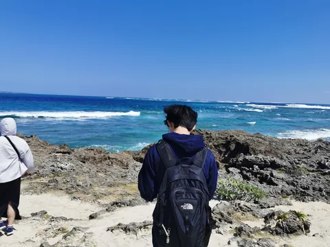 海辺の風に吹かれて