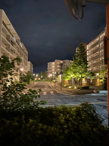 静寂な夜の住宅街