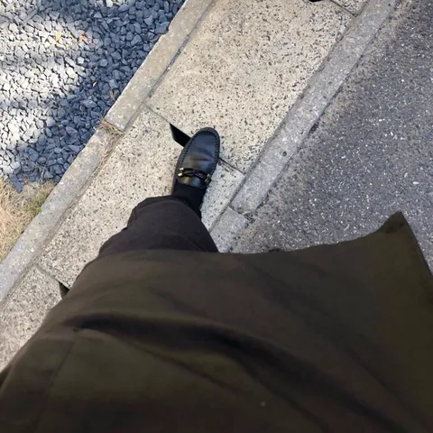 道ゆく靴の静寂