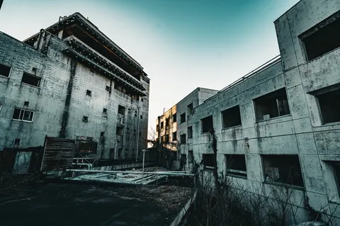 朽ちゆく建築、時の残像