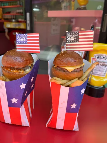 愛国バーガーとポテト