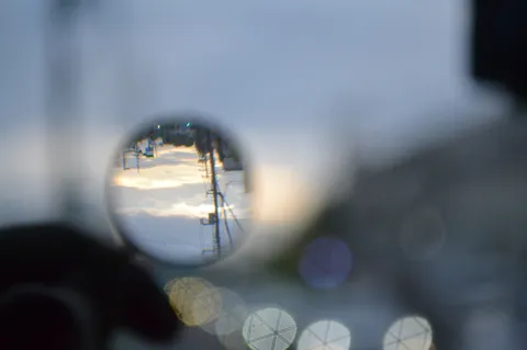 水晶玉が映す、もう一つの風景