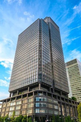 都会の空、垂直な景観