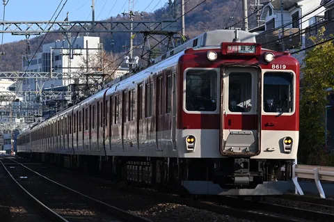 鉄道の旅路、光と影の邂逅