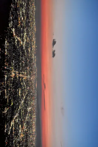 夕焼け空と煌めく街